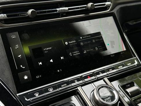 Used 2025 Aston Martin V8 Vantage Coupe image 19