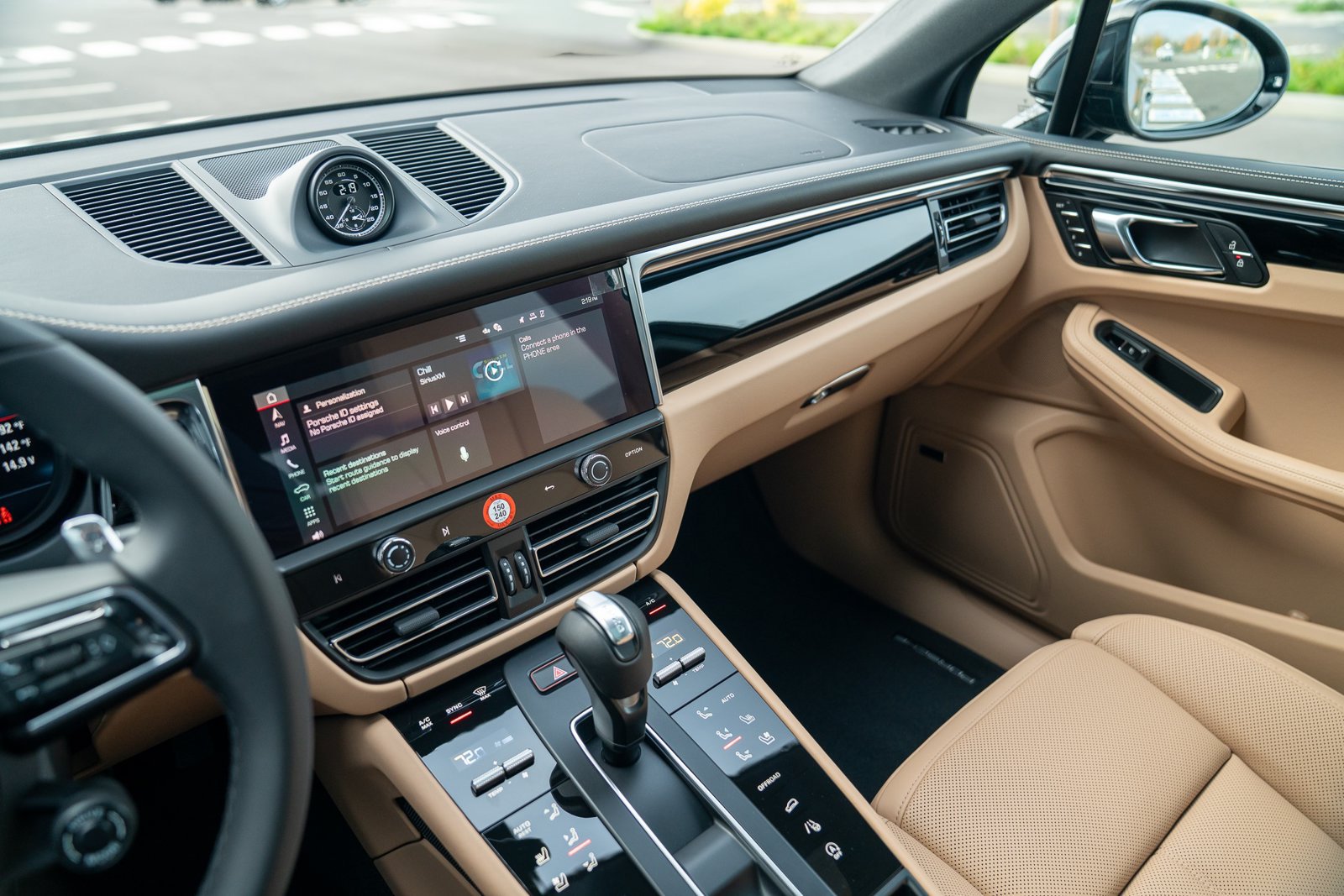 Certified 2026 Porsche Macan AWD/4WD image 16