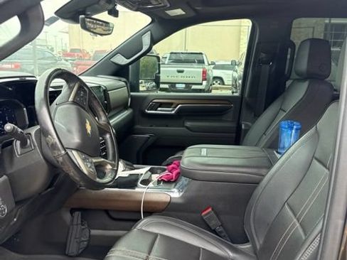 Used 2024 Chevrolet Silverado 3500 High Country w/ Technology Package AWD/4WD image 4