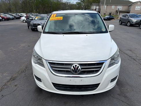 Used 2011 Volkswagen Routan SE FWD image 3