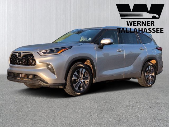 Used 2021 Toyota Highlander XLE FWD image 1