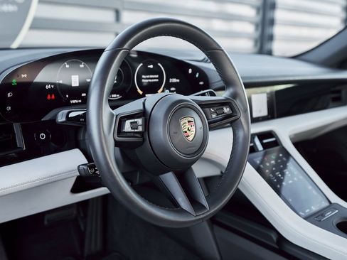 Used 2023 Porsche Taycan 4S w/ Premium Package image 36