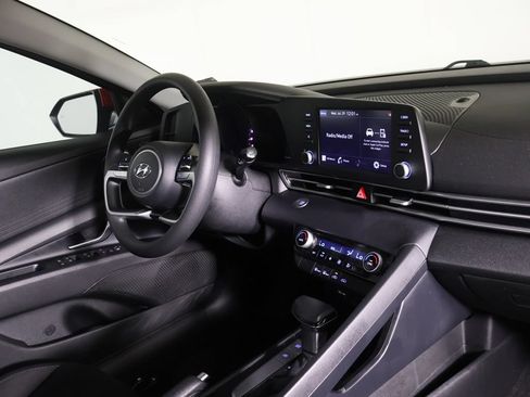 Used 2023 Hyundai Elantra SEL w/ Preferred Accessory Package FWD image 29