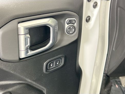 Used 2022 Jeep Gladiator Sport AWD/4WD image 17