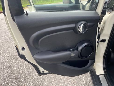 Used 2016 MINI Cooper 4-Door Hardtop FWD image 10