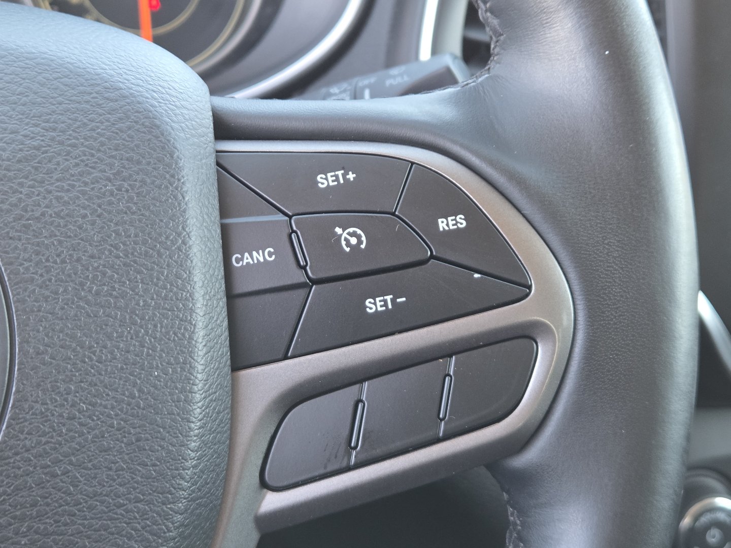 Used 2019 Jeep Cherokee Latitude Plus w/ Comfort/Convenience Group AWD/4WD image 5