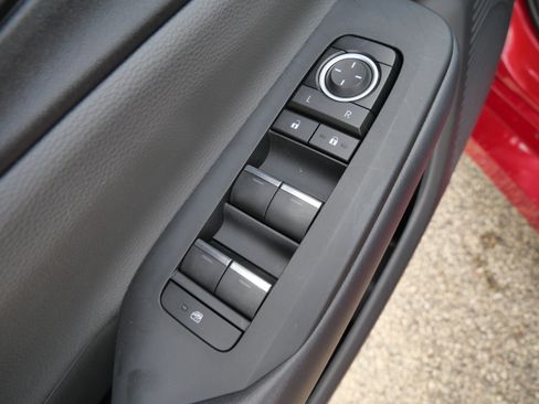 Certified 2025 Toyota Prius XLE FWD image 20