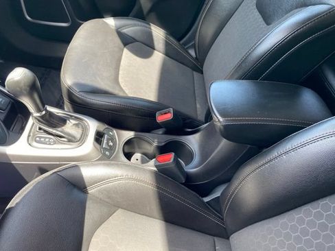 Used 2020 Jeep Compass Latitude w/ Cold Weather Group AWD/4WD image 18