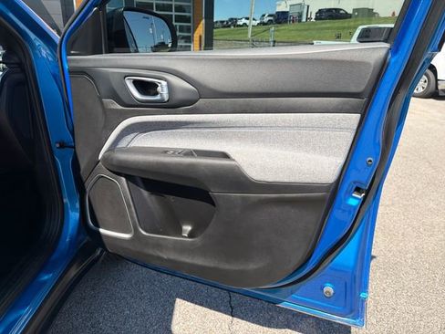 Used 2025 Jeep Compass Latitude AWD/4WD image 32