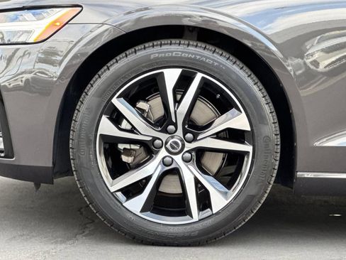 Certified 2024 Volvo S60 B5 Plus AWD/4WD image 24