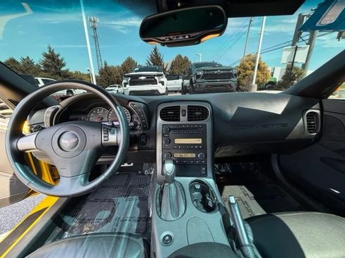 Used 2007 Chevrolet Corvette Coupe w/ Preferred Equipment Group RWD image 4