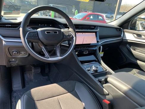 Used 2026 Jeep Grand Cherokee Altitude AWD/4WD image 13