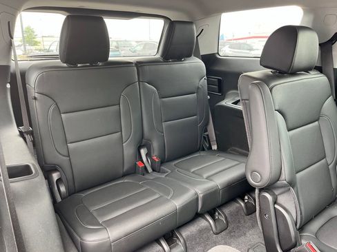 Certified 2021 GMC Acadia SLT w/ Elevation Edition AWD/4WD image 4