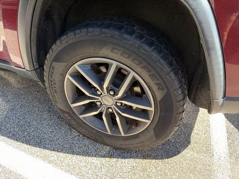 Used 2019 Jeep Grand Cherokee Limited AWD/4WD image 8