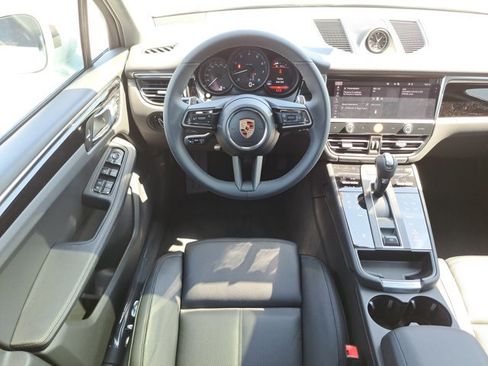 Used 2025 Porsche Macan image 17