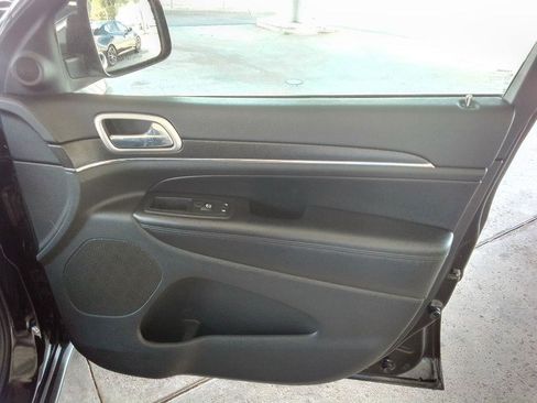 Used 2018 Jeep Grand Cherokee Limited w/ Luxury Group II image 23