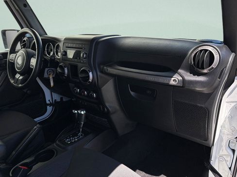 Used 2018 Jeep Wrangler Unlimited Sport w/ Connectivity Group AWD/4WD image 26