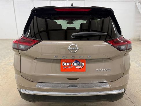 Used 2024 Nissan Rogue Platinum FWD image 7