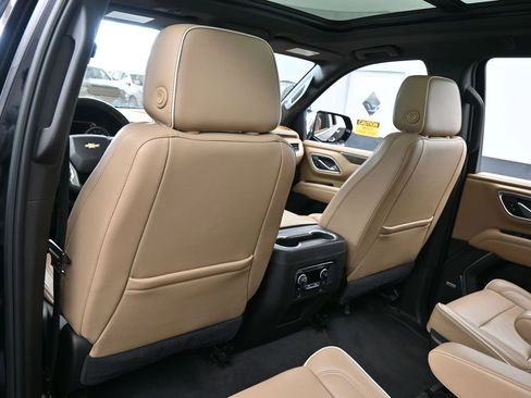 Used 2021 Chevrolet Tahoe Premier w/ Premium Package image 38