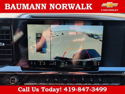 Used 2025 Chevrolet Silverado 2500 ZR2 w/ Technology Package AWD/4WD image 29