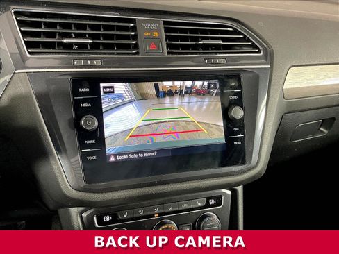 Used 2020 Volkswagen Tiguan SE w/ Panoramic Sunroof Package FWD image 14
