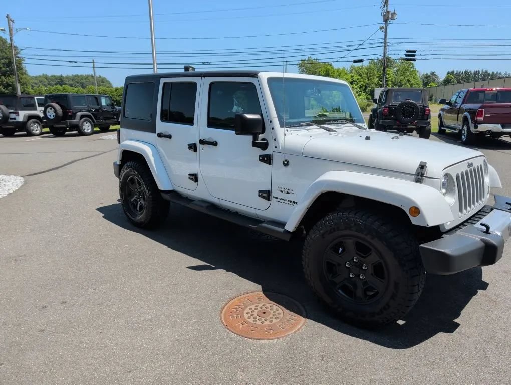 Used 2018 Jeep Wrangler Unlimited Sahara AWD/4WD image 5