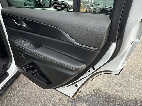 Used 2025 Jeep Grand Cherokee L Altitude image 21