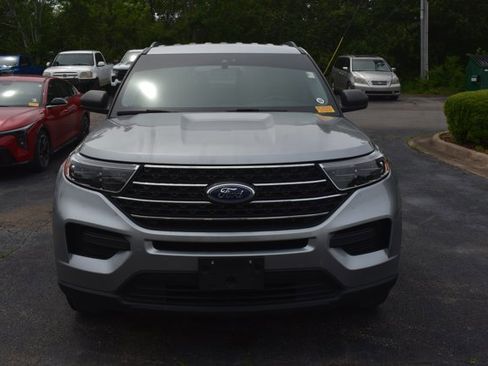 Used 2022 Ford Explorer XLT RWD image 2