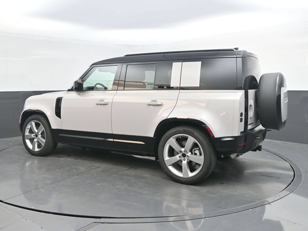 Used 2026 Land Rover Defender 110 X-Dynamic SE AWD/4WD image 3