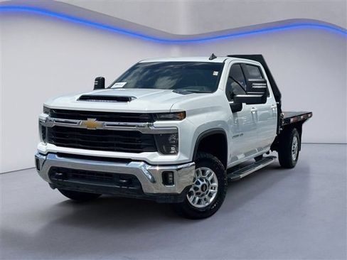 Used 2024 Chevrolet Silverado 2500 LT w/ Convenience Package AWD/4WD image 2