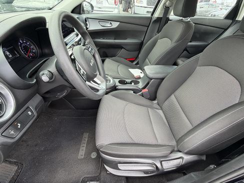 Certified 2023 Kia Forte LXS w/ LXS Technology Package FWD image 11