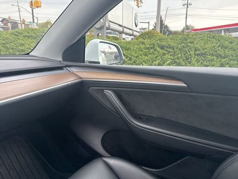 Used 2023 Tesla Model Y Long Range image 19