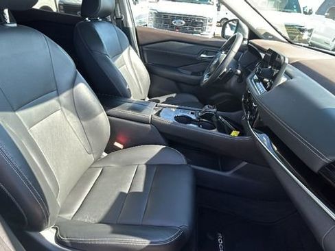 Used 2023 Nissan Rogue SL w/ SL Premium Package image 11