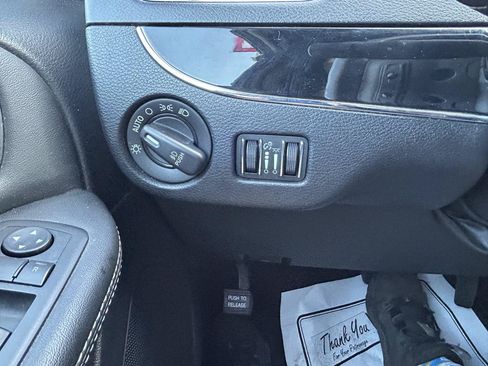Used 2014 Chrysler Town & Country S FWD image 26