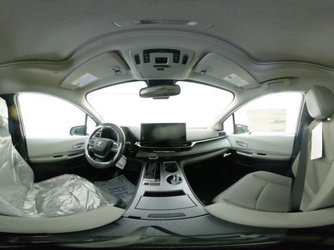 New 2026 Toyota Sienna XLE image 33