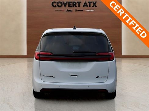 Used 2024 Chrysler Pacifica Select image 4