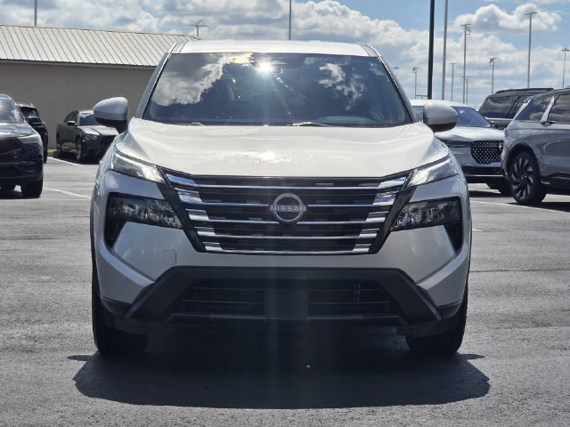 Used 2024 Nissan Rogue SV FWD image 2