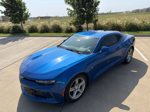 Used 2017 Chevrolet Camaro LT RWD image 8