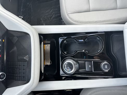 Certified 2025 Ford Explorer Platinum w/ Ultimate Package image 17