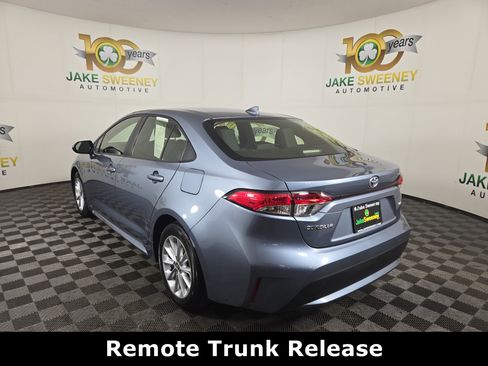 Used 2021 Toyota Corolla LE image 6