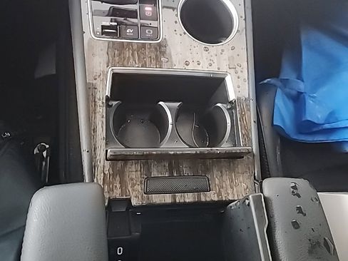 Used 2025 Toyota Sienna Platinum image 16