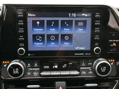 Used 2021 Toyota Highlander XLE AWD/4WD image 26