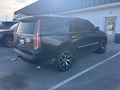 Used 2017 Cadillac Escalade Premium Luxury image 4