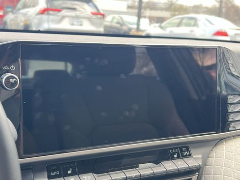 Used 2025 Toyota Camry XLE image 17