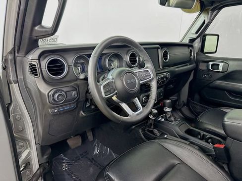 Used 2023 Jeep Wrangler Unlimited Sahara w/ Cold Weather Group AWD/4WD image 9