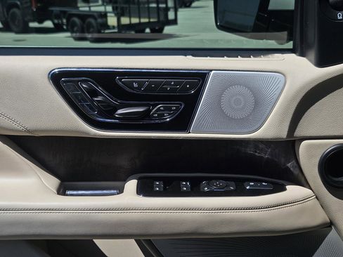 Used 2021 Lincoln Navigator Reserve AWD/4WD image 29