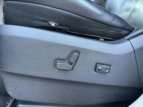Used 2012 Chrysler Town & Country Limited w/ Luxury Group FWD image 13