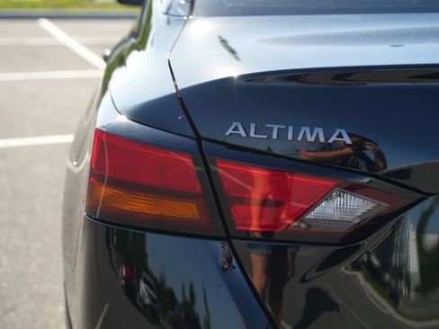 Used 2025 Nissan Altima 2.5 SR FWD image 41