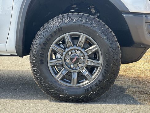New 2026 GMC Sierra 1500 AT4X w/ LPO, Black Badging Package AWD/4WD image 30