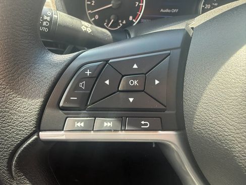 Used 2025 Nissan Altima 2.5 SV FWD image 11